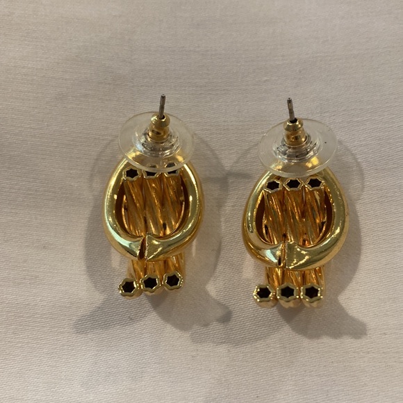 90’s Gold Half Hug Hoop Earrings - Picture 3 of 4